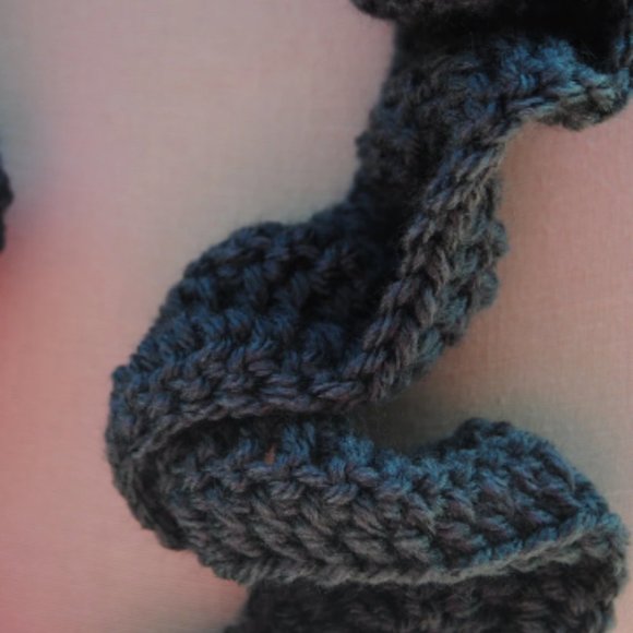 Crochet Charcoal Long Ruffle Scarf/New - Picture 3 of 4